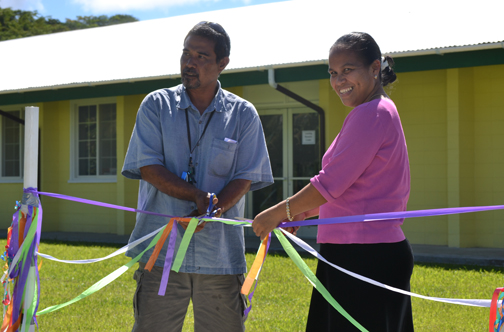 IC Nena Mike and LRC Director Jenny Hainrick cutting ribbon